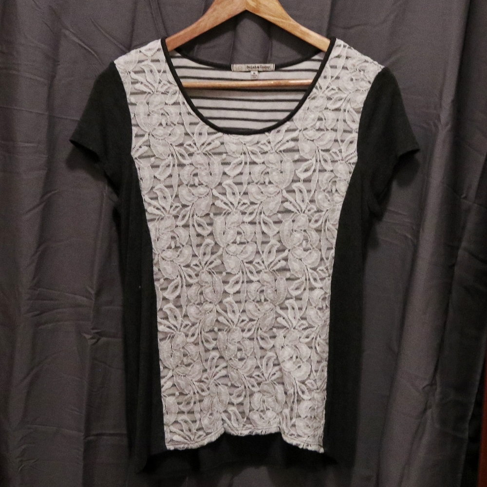 3/$18 Belah & Codey Lacey Knit Top size Medium